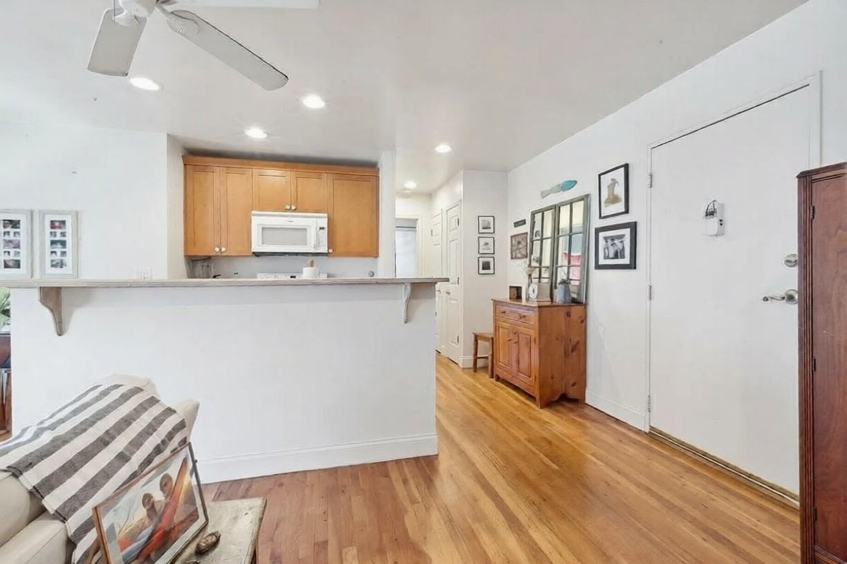 205 2nd Ave - Photo 3 of 11