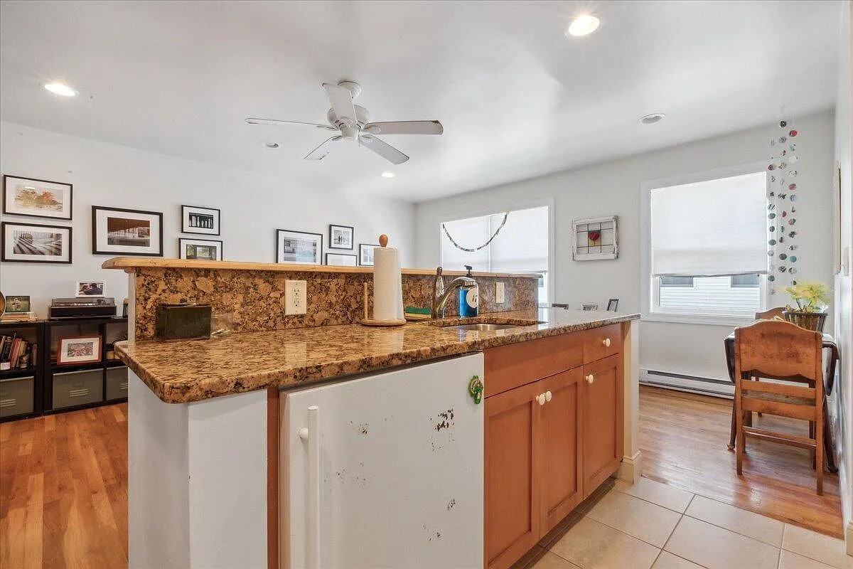 205 2nd Ave - Photo 6 of 11