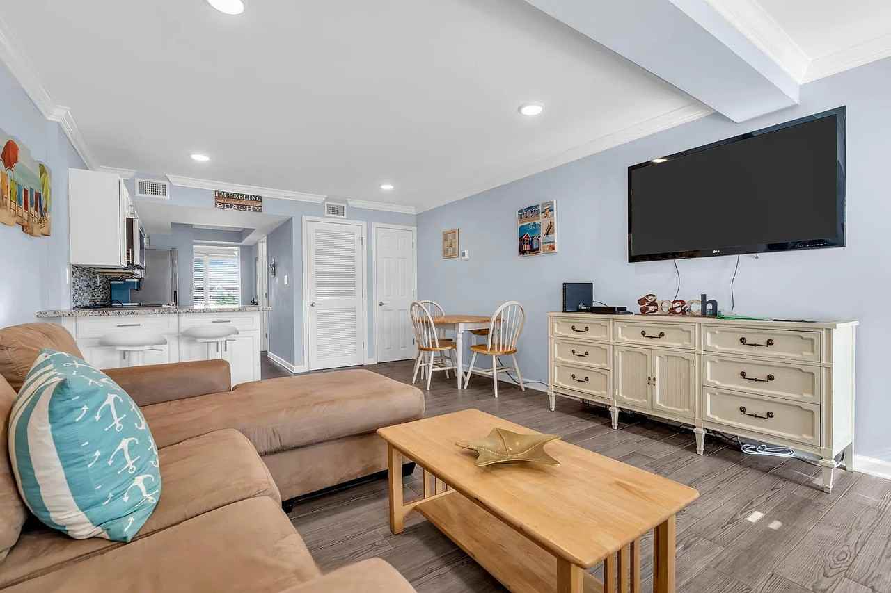 438 Highwayn - Photo 4 of 17