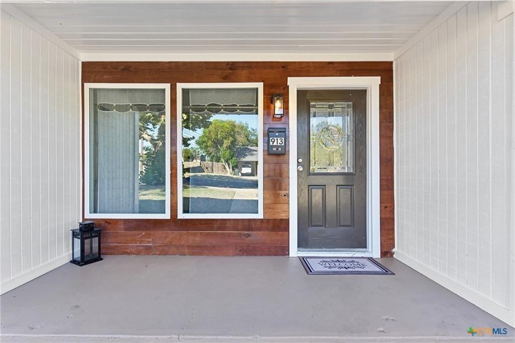 913 Estelle Ave - Photo 3 of 29