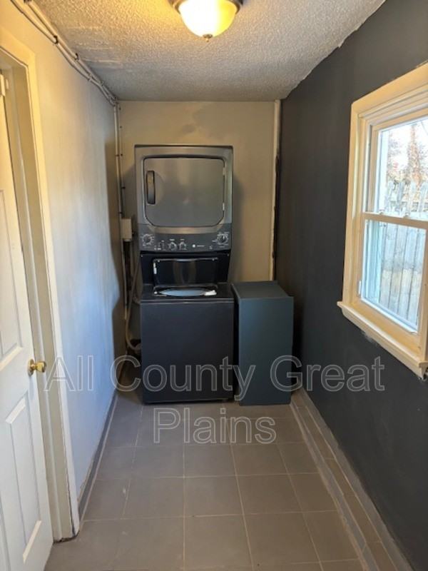 218 W 83rd Ter - Photo 7 of 11