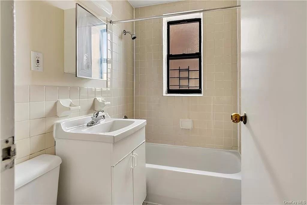 400 E 161st St #3A - Photo 6 of 9