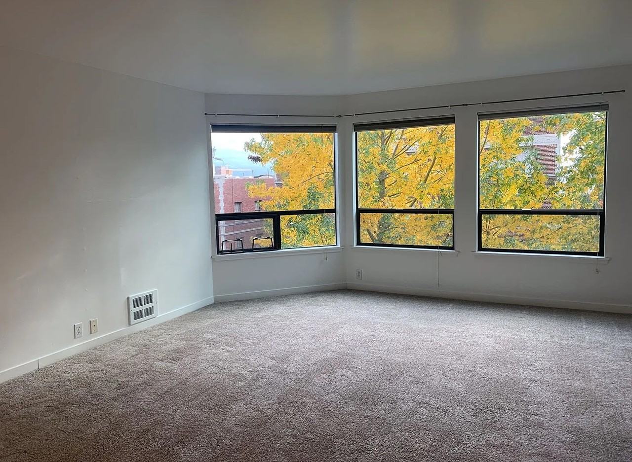 410 W Roy St #202 - Photo 2 of 13