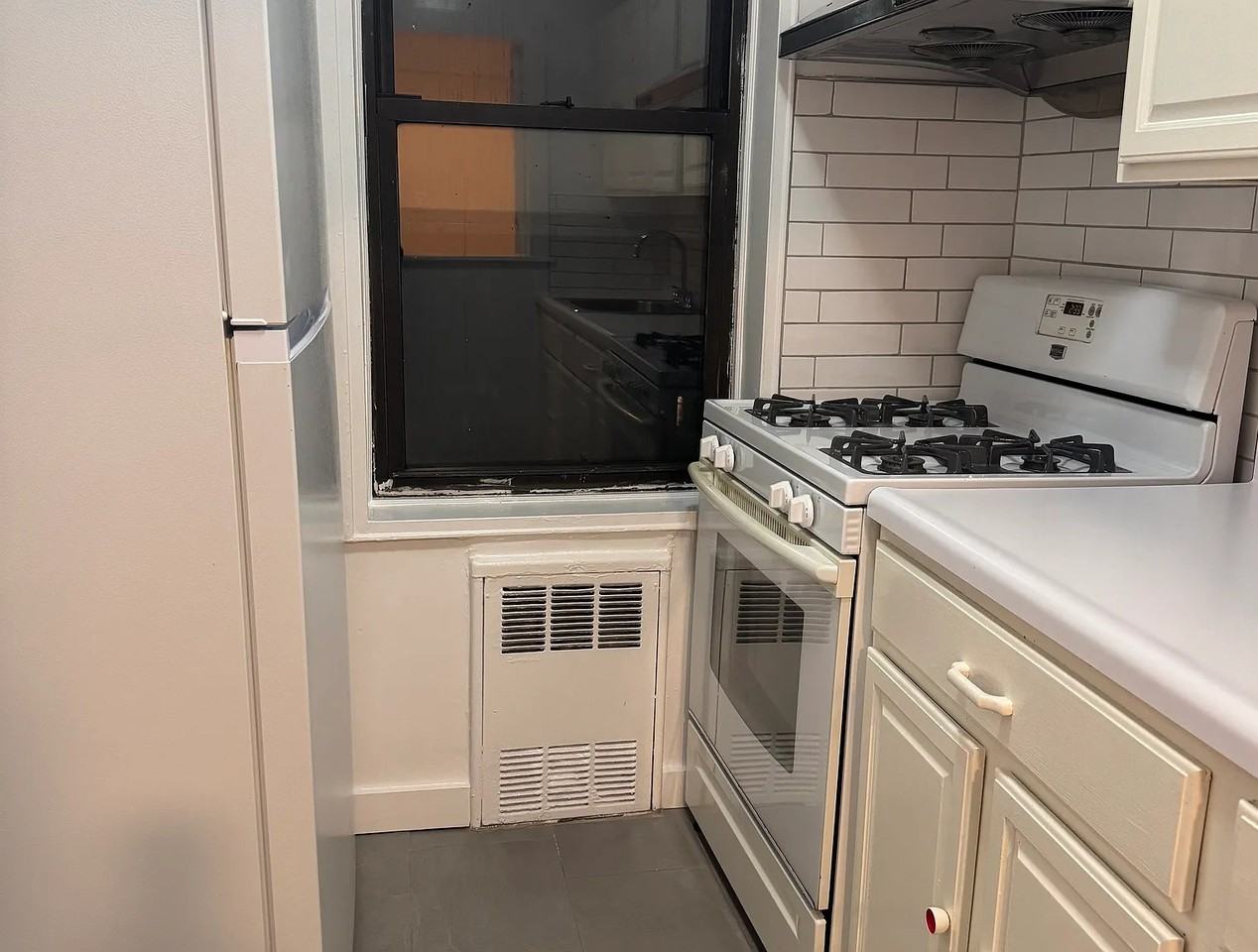 415 Beverley Rd #4U - Photo 4 of 12