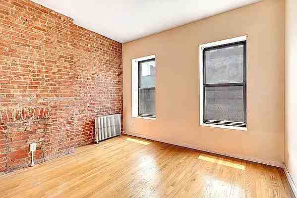 449 W 48th St #3E - Photo 4 of 11