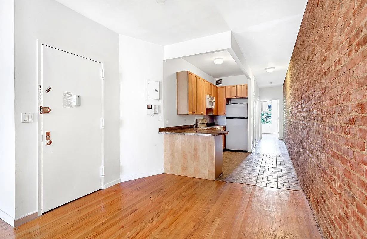 449 W 48th St #3E - Photo 7 of 11