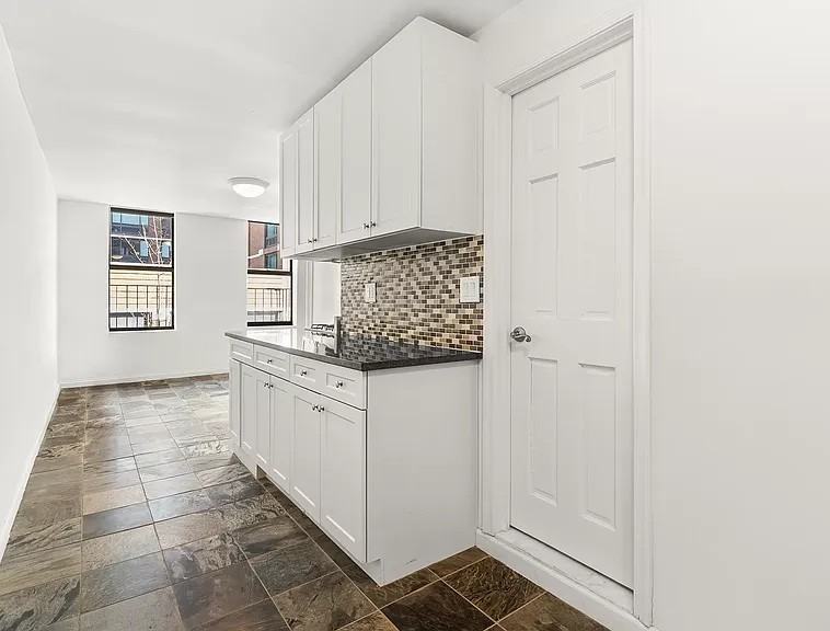 500 W 55th St #4E - Photo 3 of 9