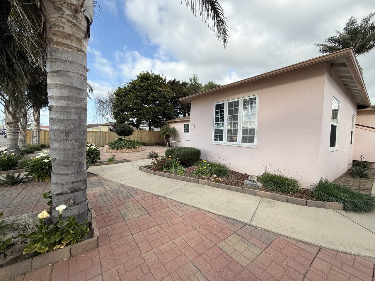 122 N G St - Photo 3 of 29