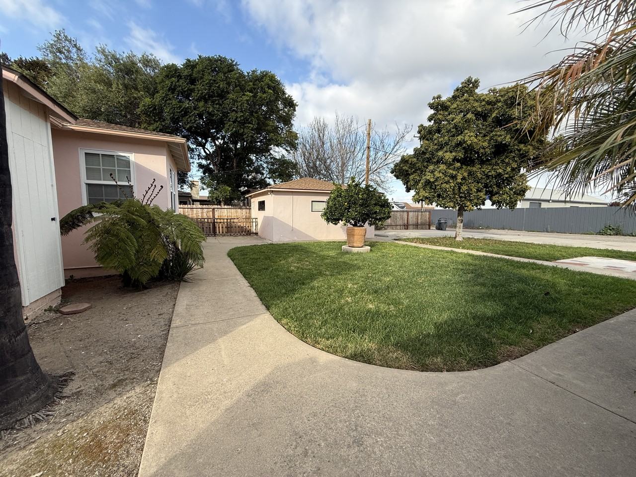 122 N G St - Photo 4 of 29