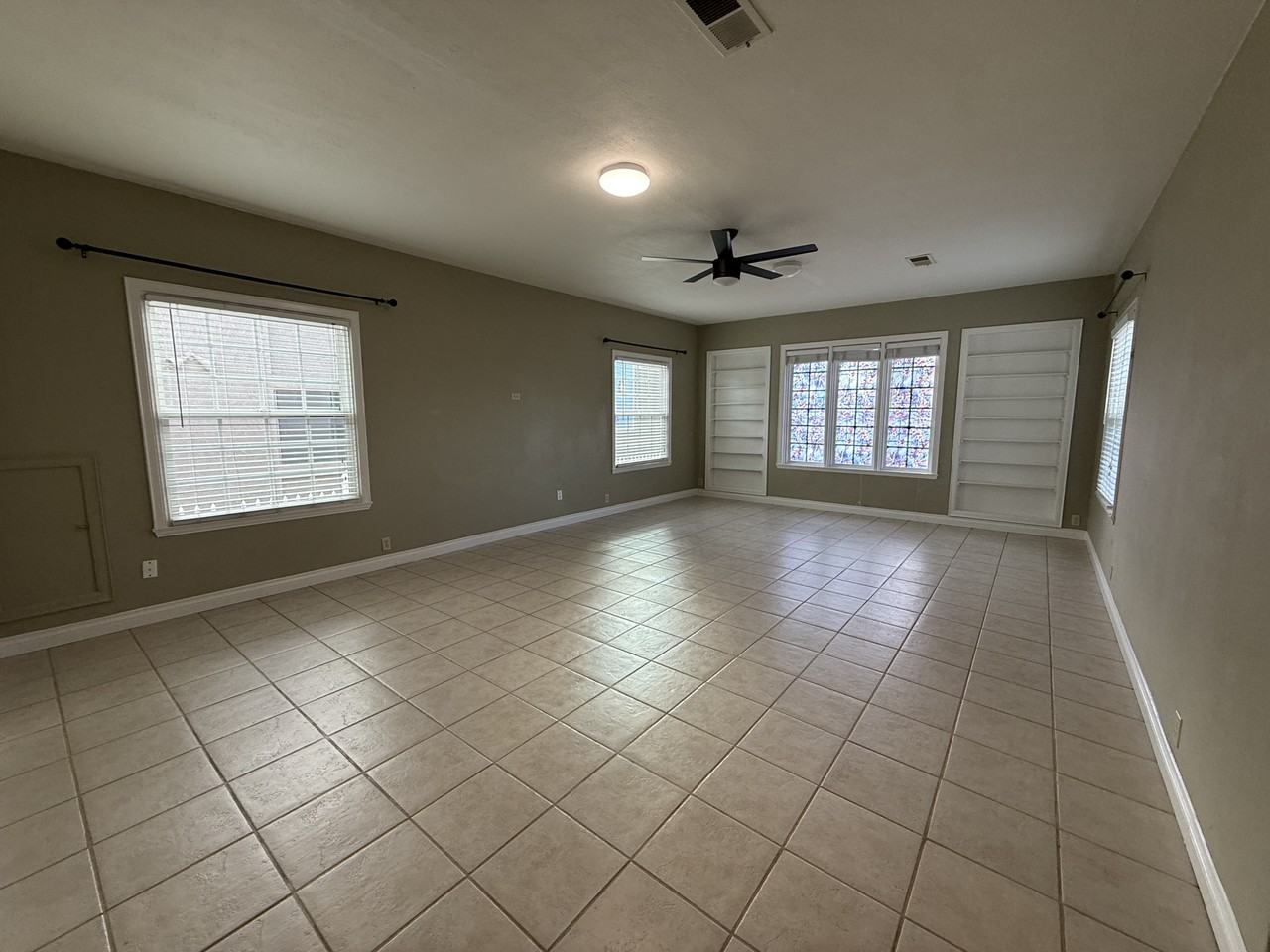 122 N G St - Photo 6 of 29