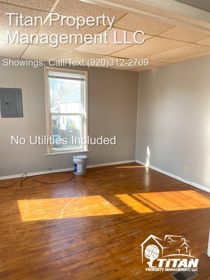 202 Oxford, Oshkosh - Photo 4 of 9