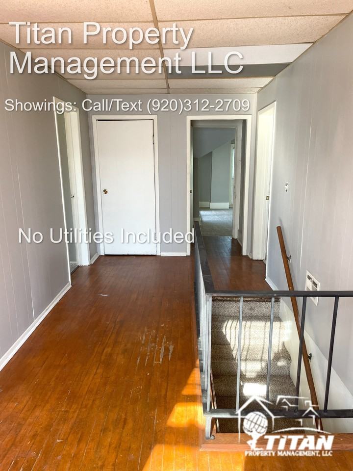 202 Oxford, Oshkosh - Photo 5 of 9