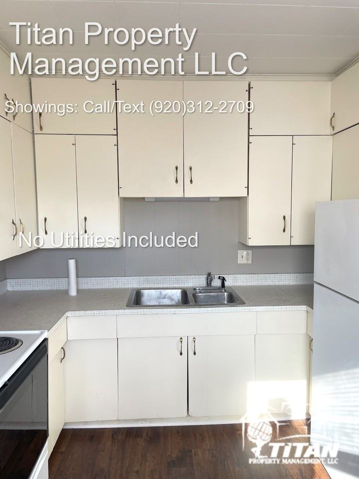 202 Oxford, Oshkosh - Photo 7 of 9