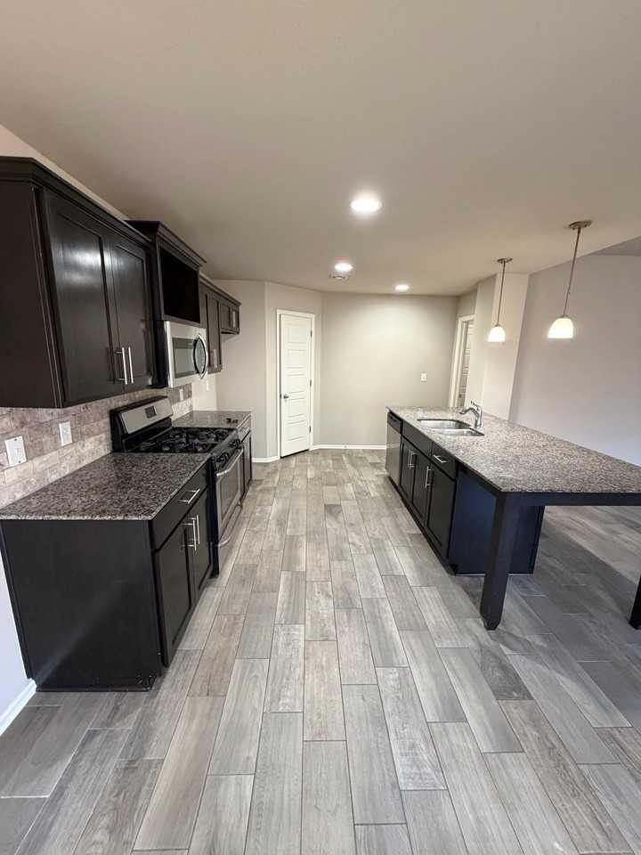 10419 S James St - Photo 3 of 10