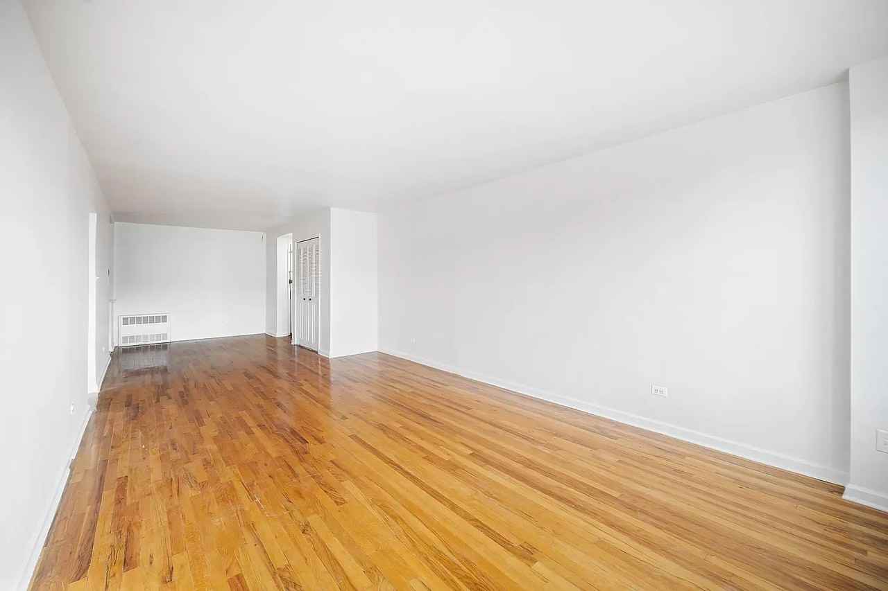 415 Argyle Rd #7R - Photo 2 of 6