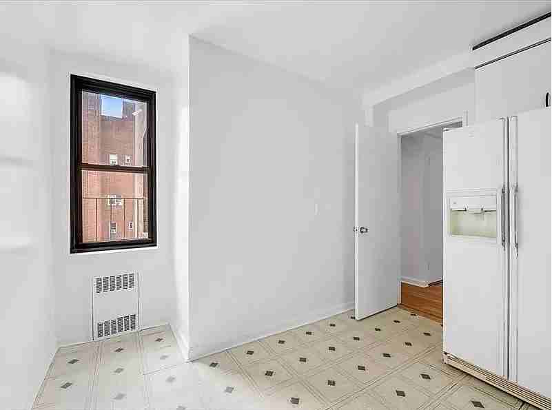 2 W End Ave #4G - Photo 2 of 11