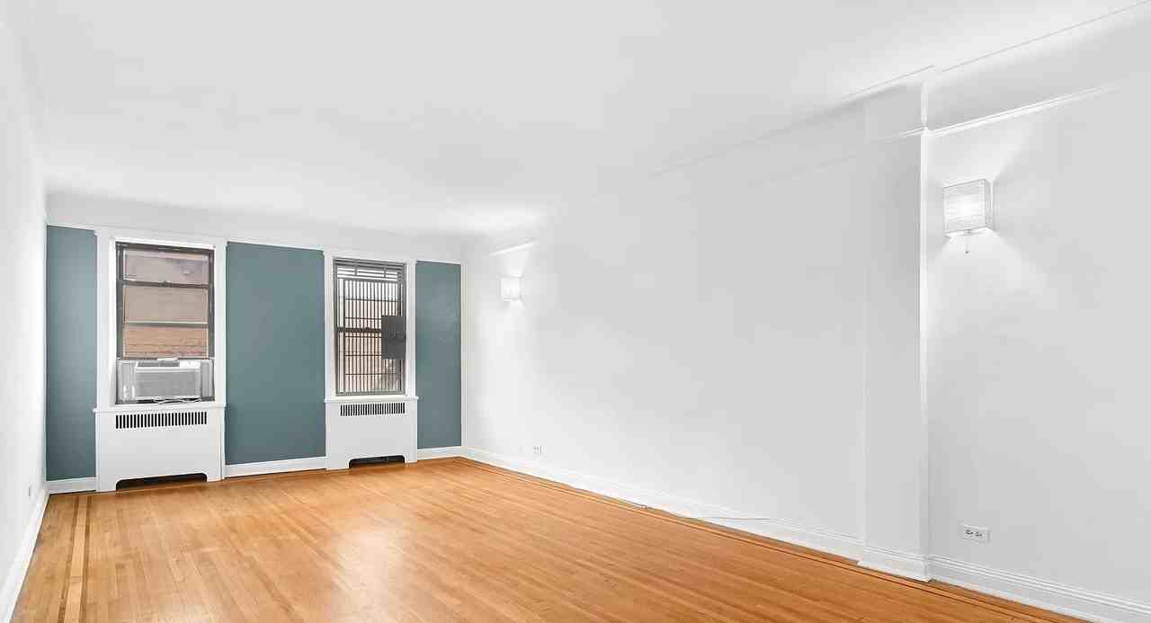 3083 Crescent St #6E - Photo 2 of 8