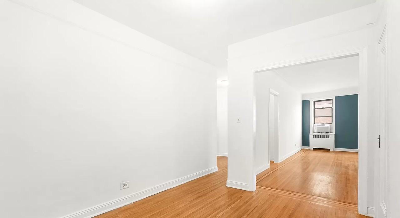 3083 Crescent St #6E - Photo 3 of 8