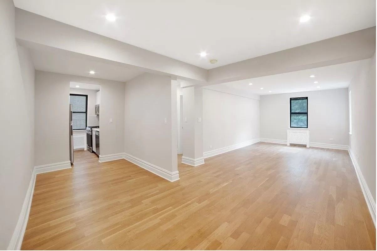 69 Bennett Ave #202 - Photo 3 of 7