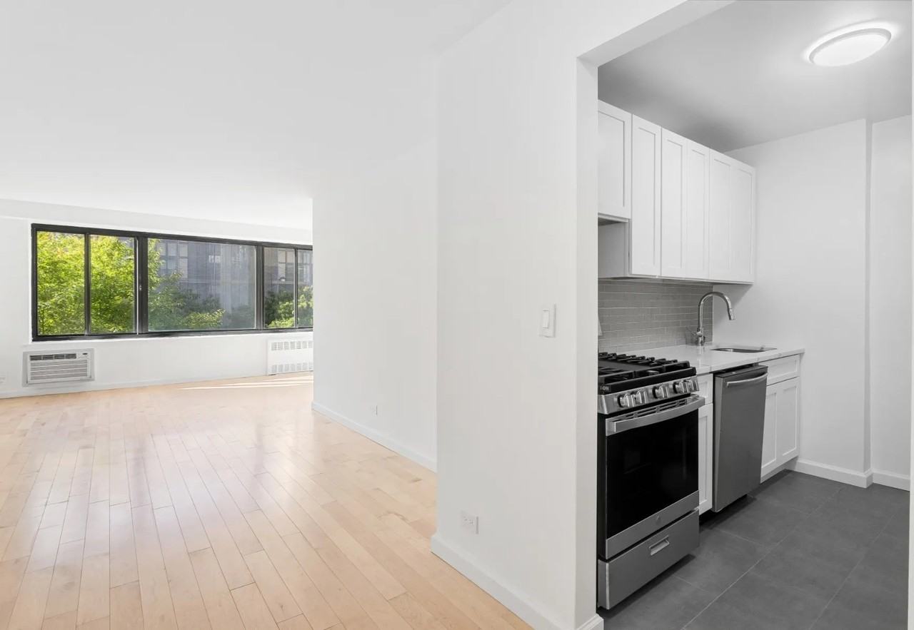 372 Central Park W #5E - Photo 2 of 7