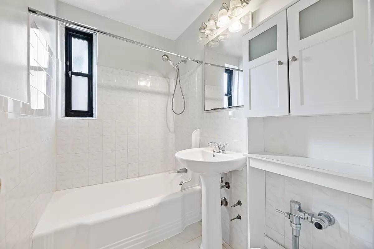 2550 Independence Ave #5C - Photo 5 of 5