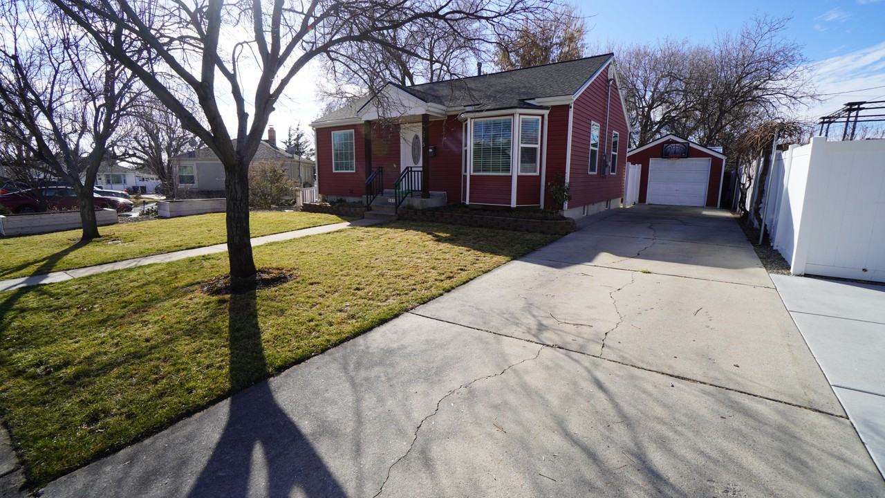 165 E Lakeview Dr - Photo 2 of 29