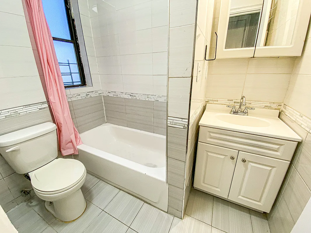 2800 Bronx Park E #PPP - Photo 2 of 4