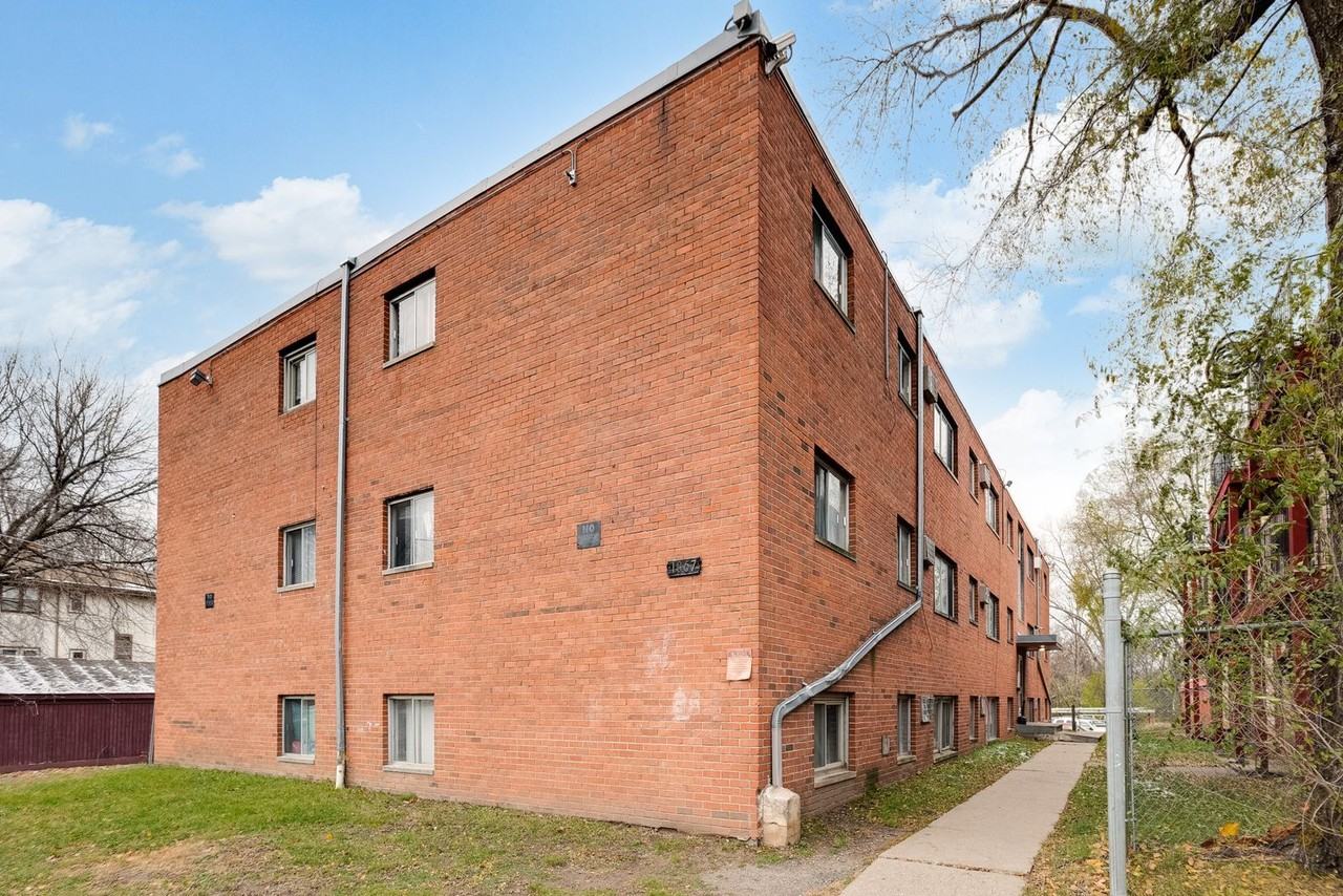 Magnolia - Photo 3 of 50