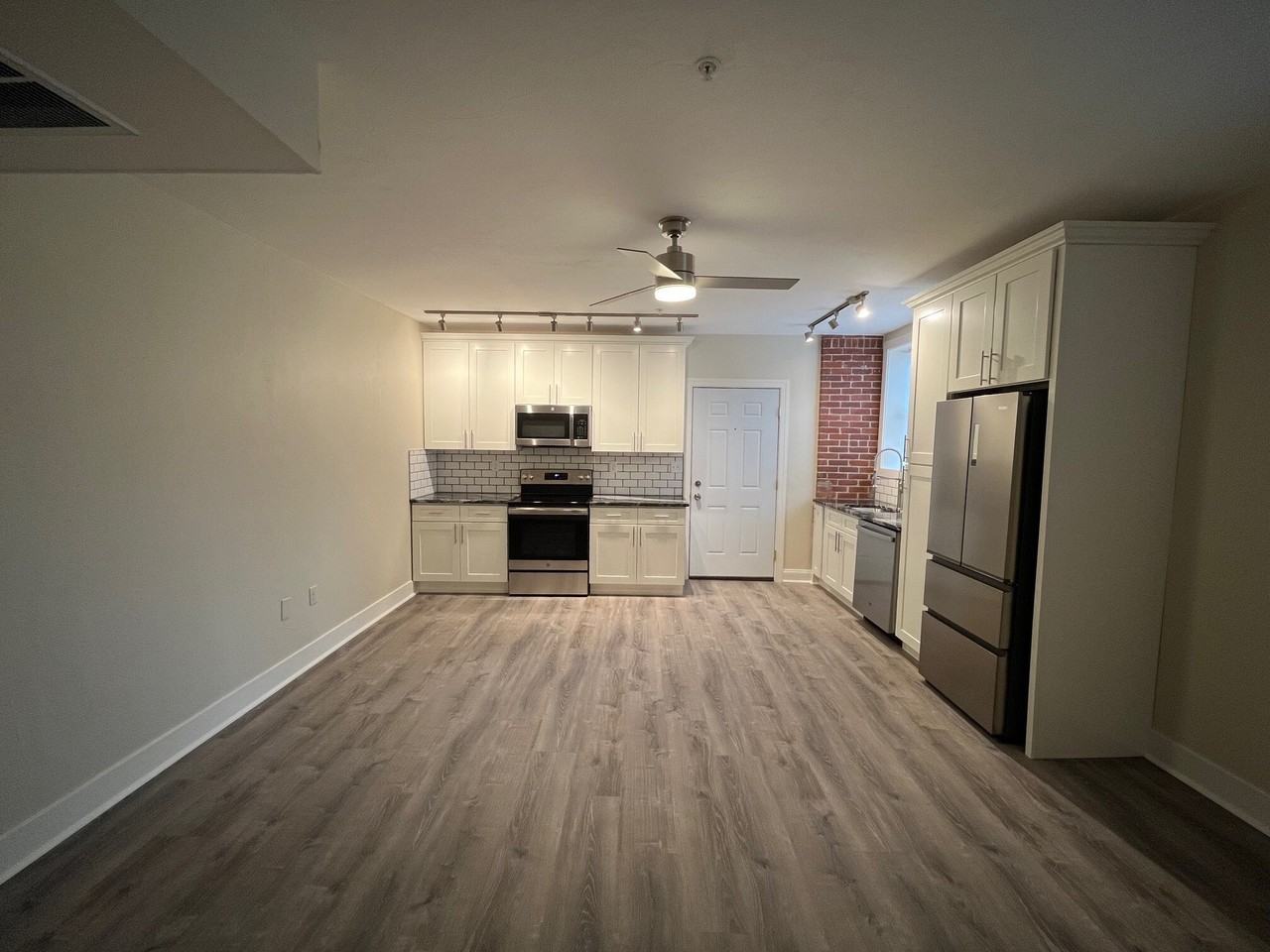 Amber 200 - Photo 3 of 24