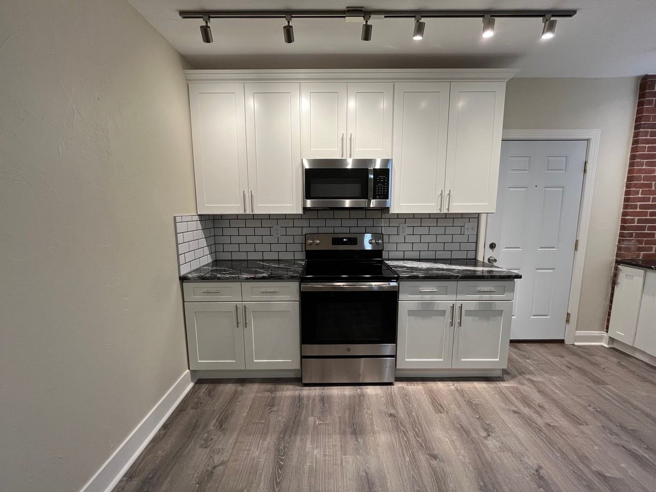 Amber 200 - Photo 4 of 24