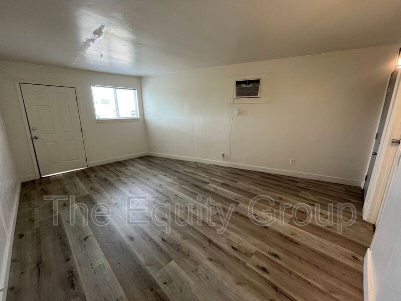 421 W Westfield Ave - Photo 2 of 4