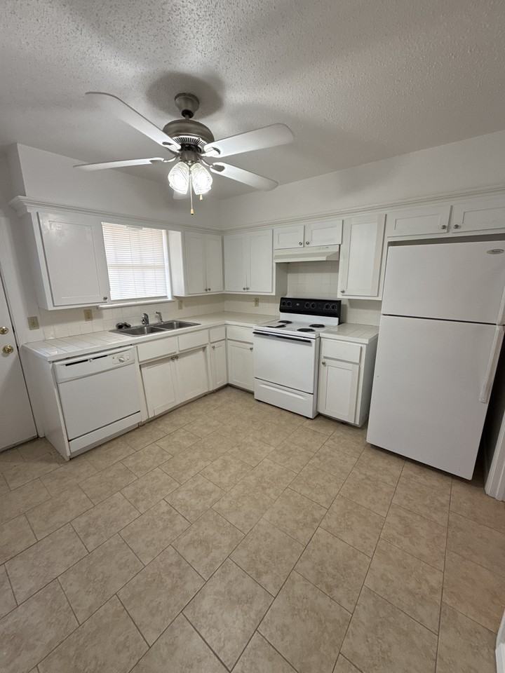 1600 West Lane - Photo 3 of 17