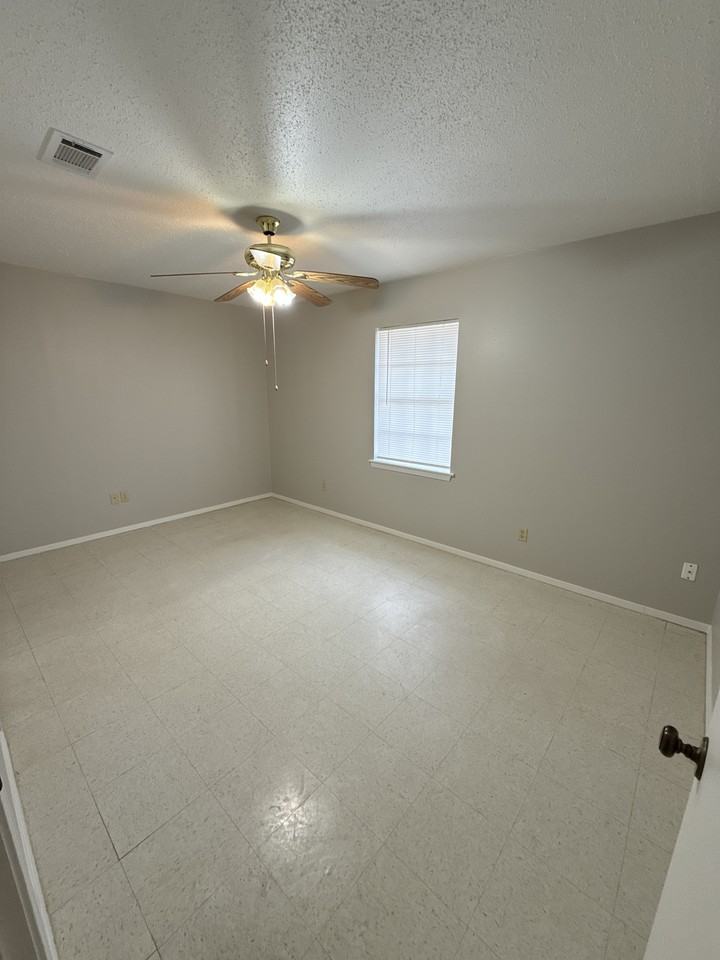 1600 West Lane - Photo 5 of 17