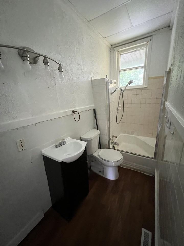 2329 Crysler Ave - Photo 2 of 11