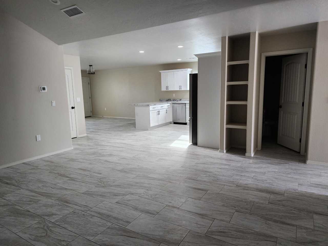 904 West Jaffa Street - Photo 3 of 19