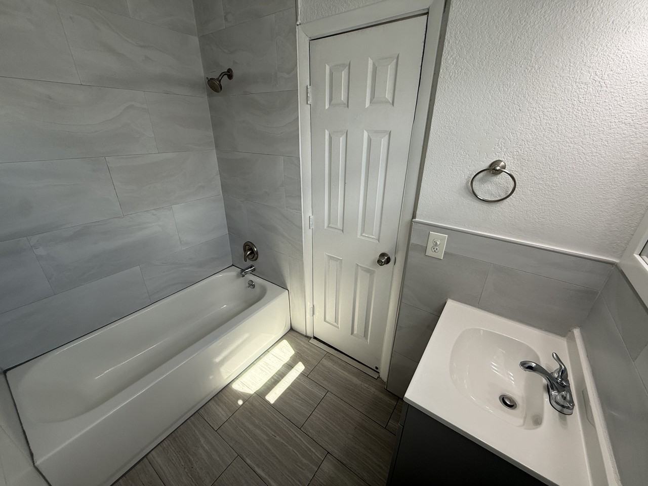 240 Southwest 8th Street - Photo 4 of 9