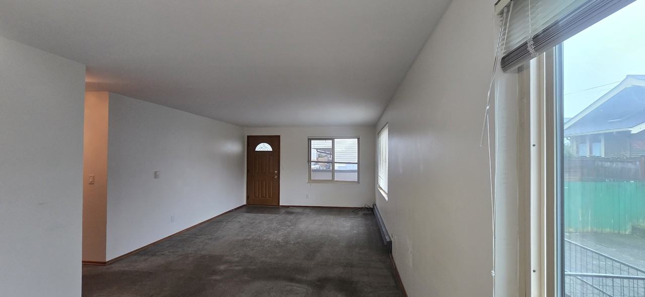 6519 Phinney Avenue North - Photo 2 of 20