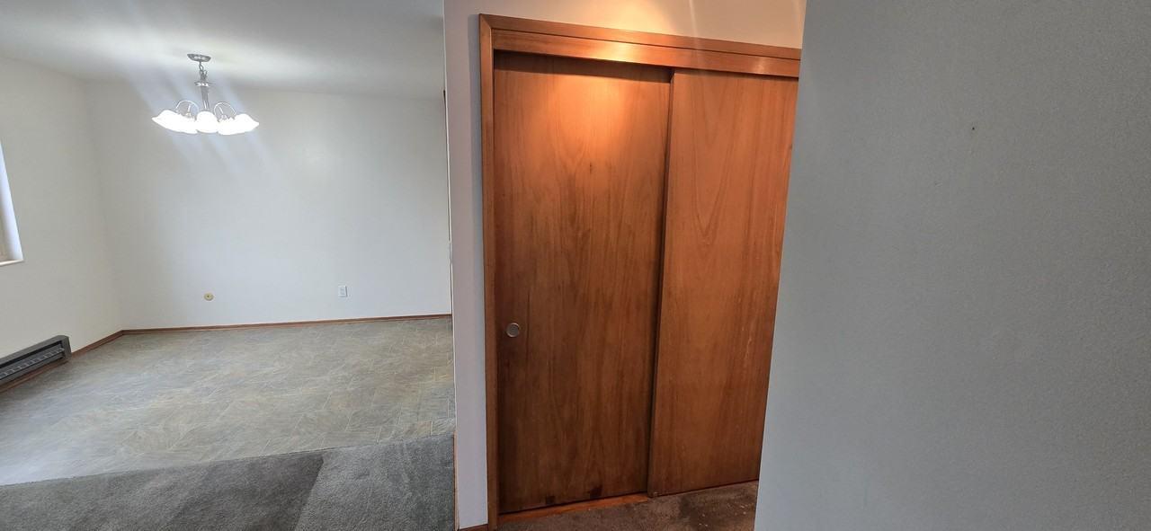 6519 Phinney Avenue North - Photo 3 of 20