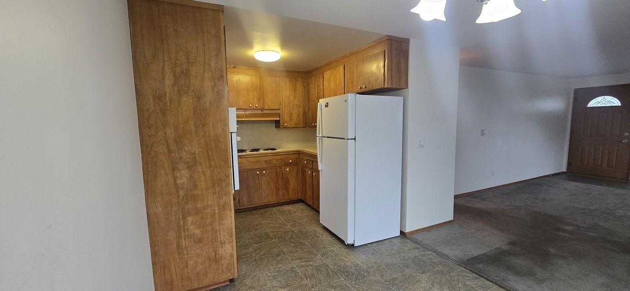 6519 Phinney Avenue North - Photo 4 of 20