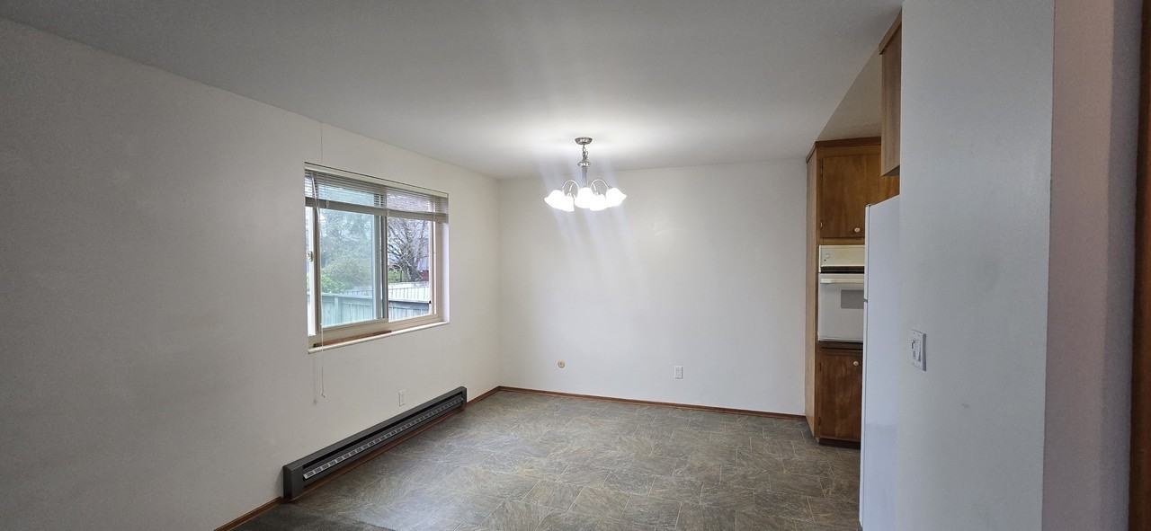 6519 Phinney Avenue North - Photo 5 of 20