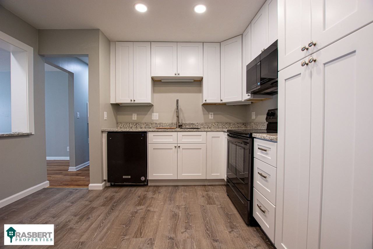 3223 South 108th Street - Photo 4 of 11