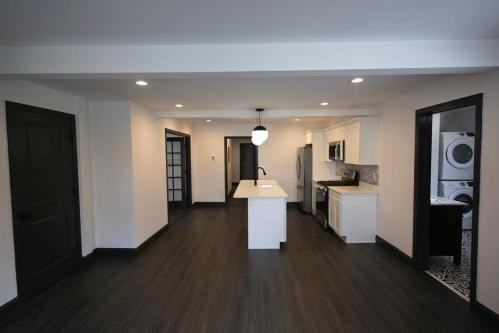 190 Knight Street - Photo 2 of 7