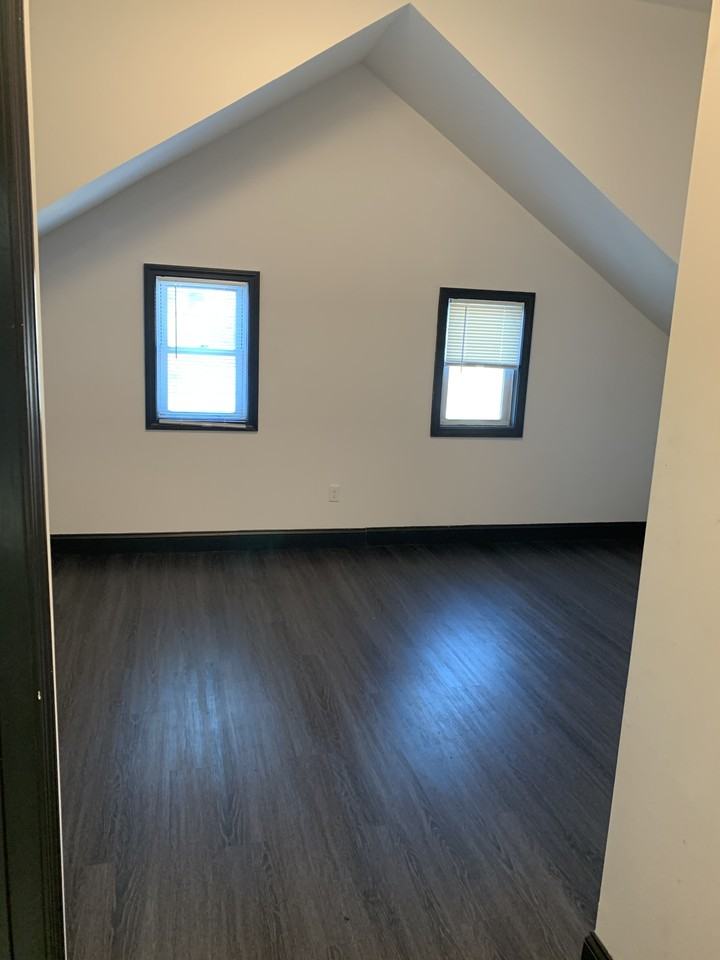 190 Knight Street - Photo 5 of 7