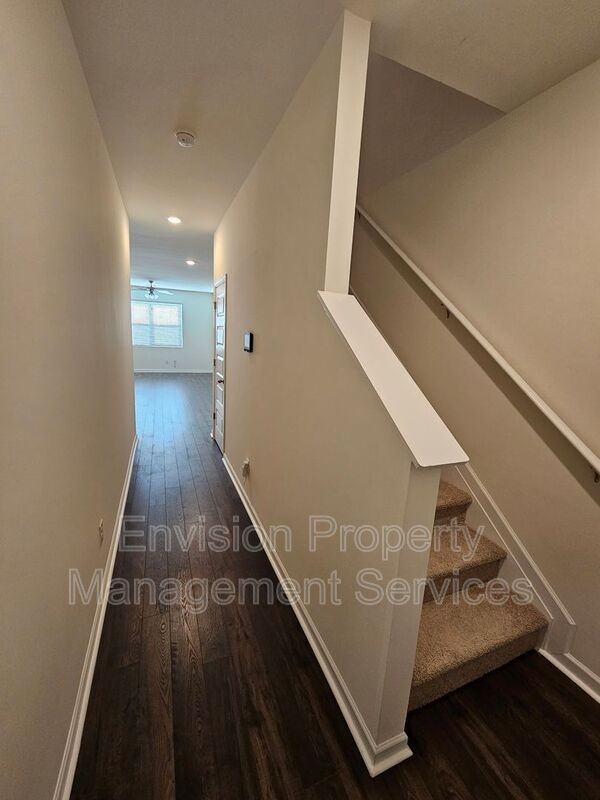 611 Dairy Dr - Photo 3 of 30