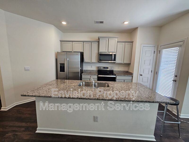 611 Dairy Dr - Photo 5 of 30