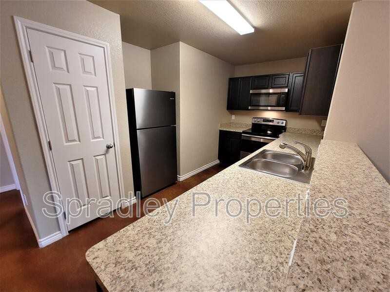 628 Laila Ln - Photo 3 of 11