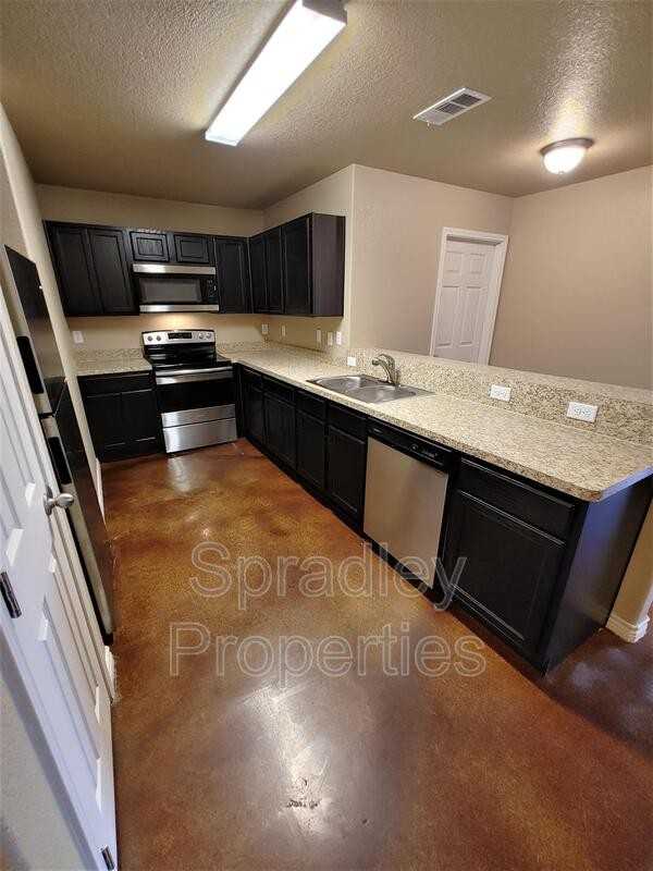 628 Laila Ln - Photo 4 of 11