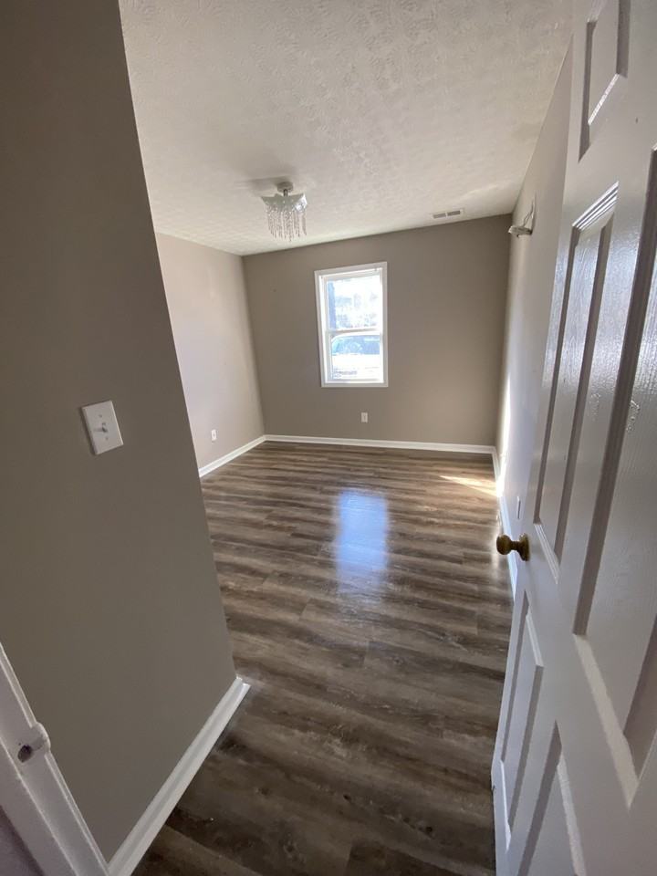 979 Bryant Way - Photo 2 of 6