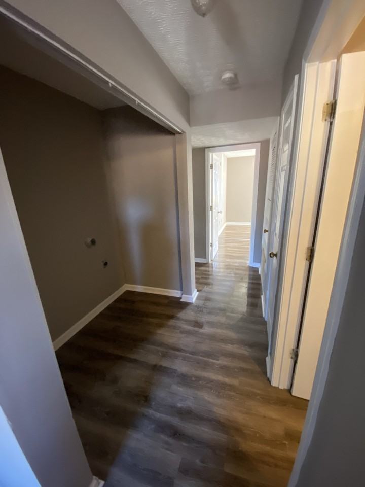 979 Bryant Way - Photo 3 of 6