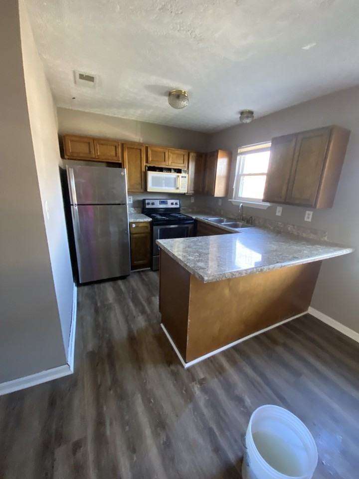 979 Bryant Way - Photo 4 of 6